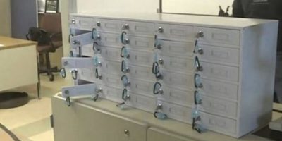 Teacher Locks Student’s Cell Phones to Get their Undivided Attention Teacher Locks Student’s Cell Phones to Get their Undivided Attention