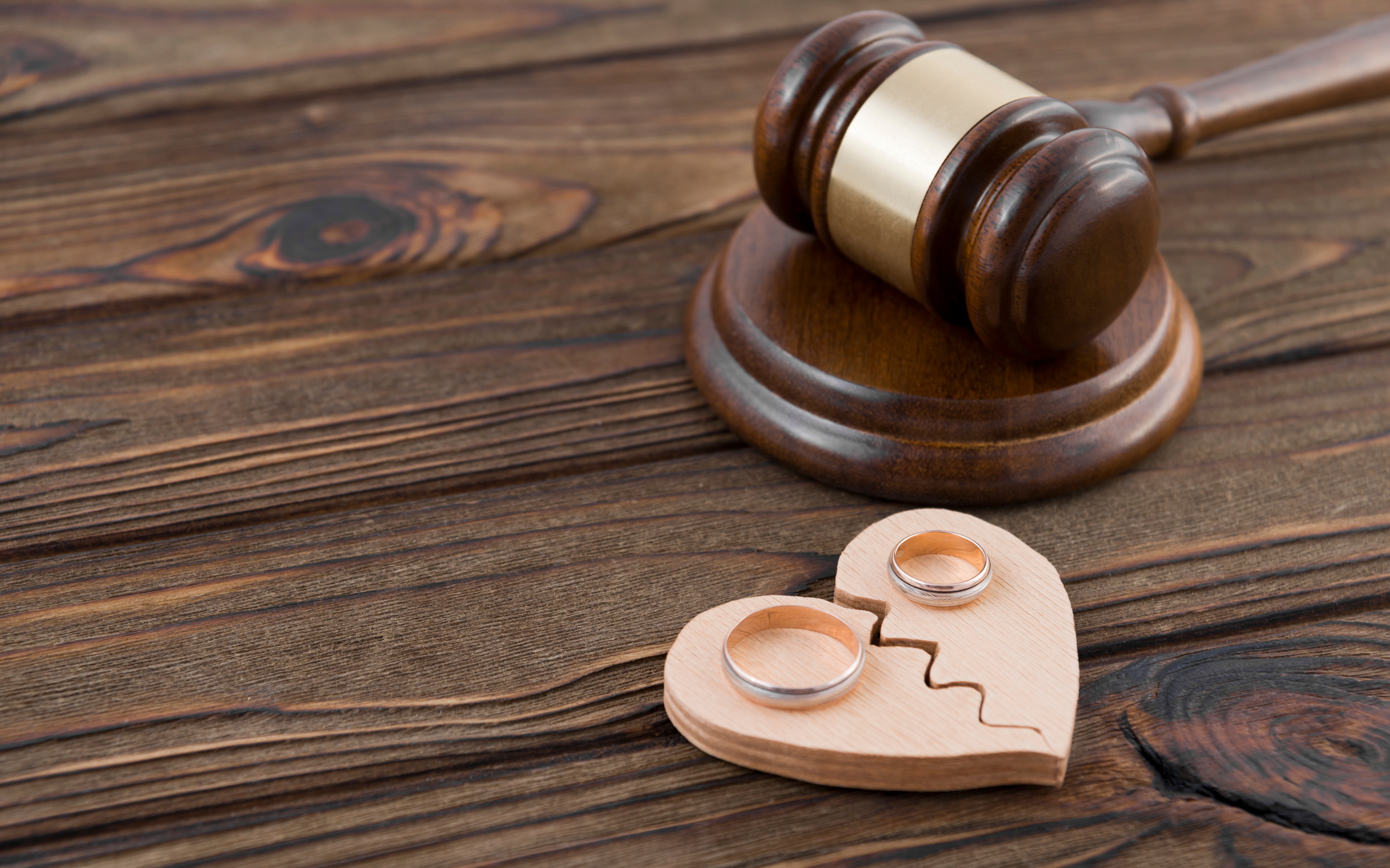 Two wedding rings and judge's gavel | Source: Shutterstock