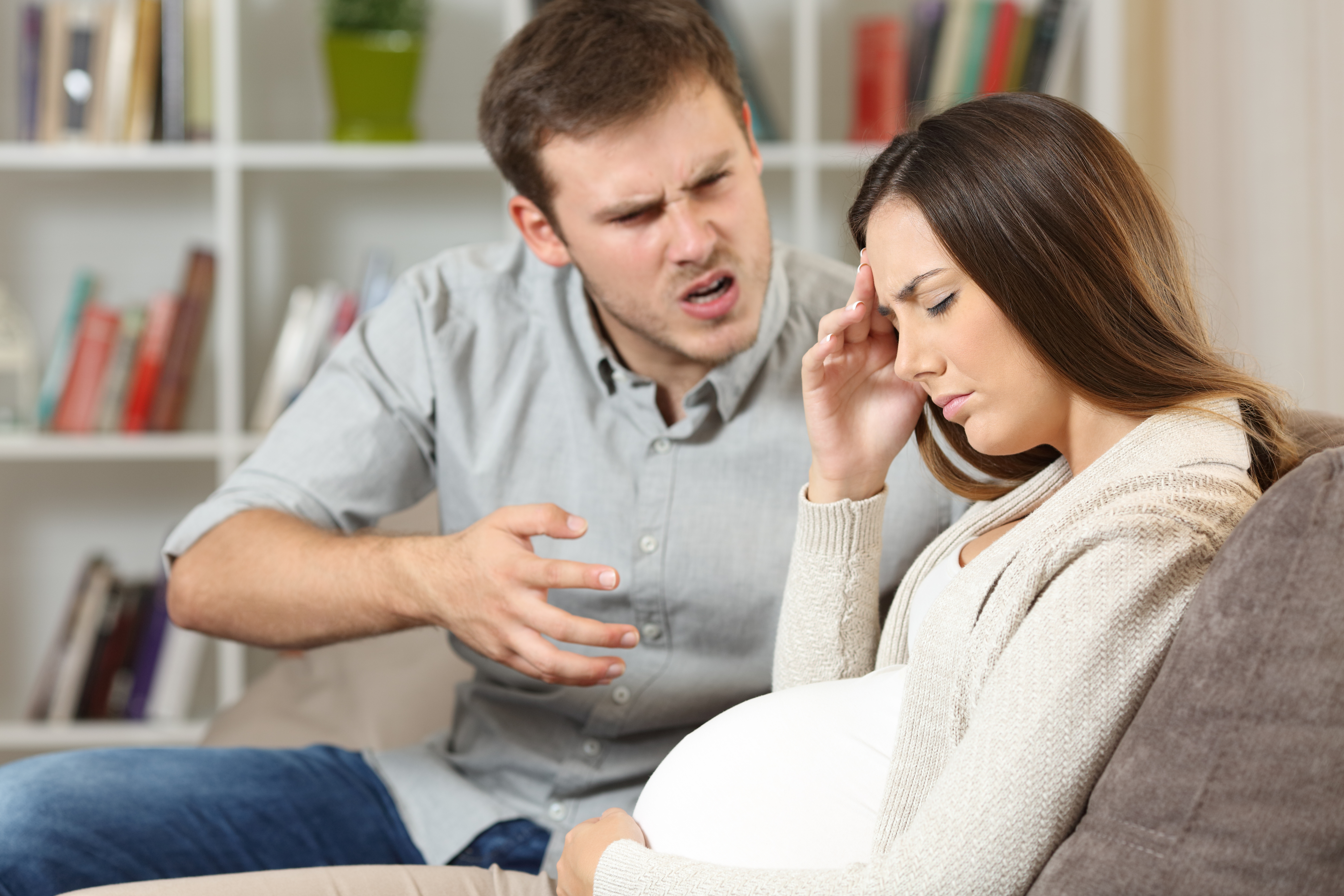 A pregnant woman and her husband fighting | Source: Shutterstock