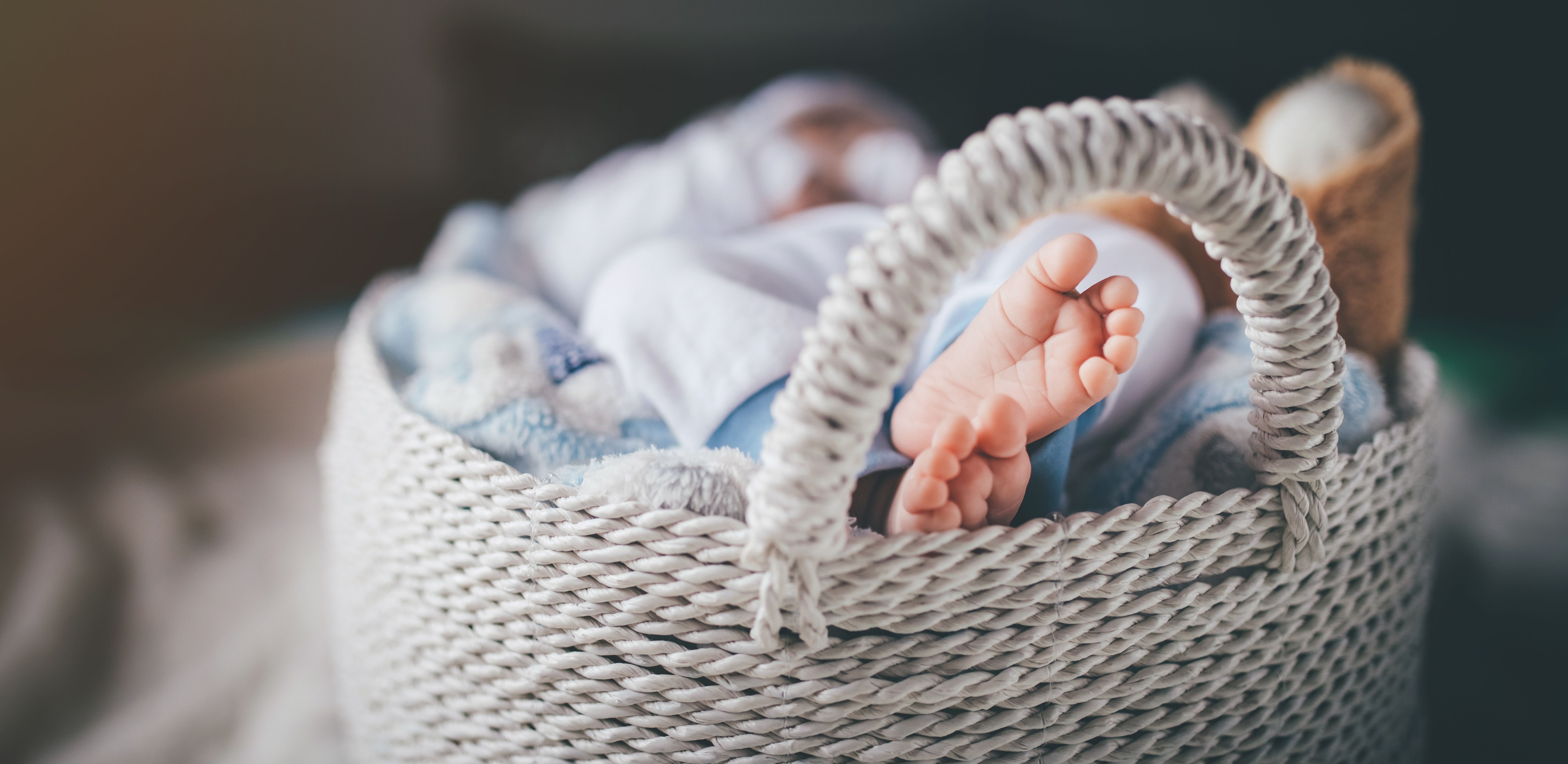 A newborn baby's feet in a basket. | Source: Getty Images