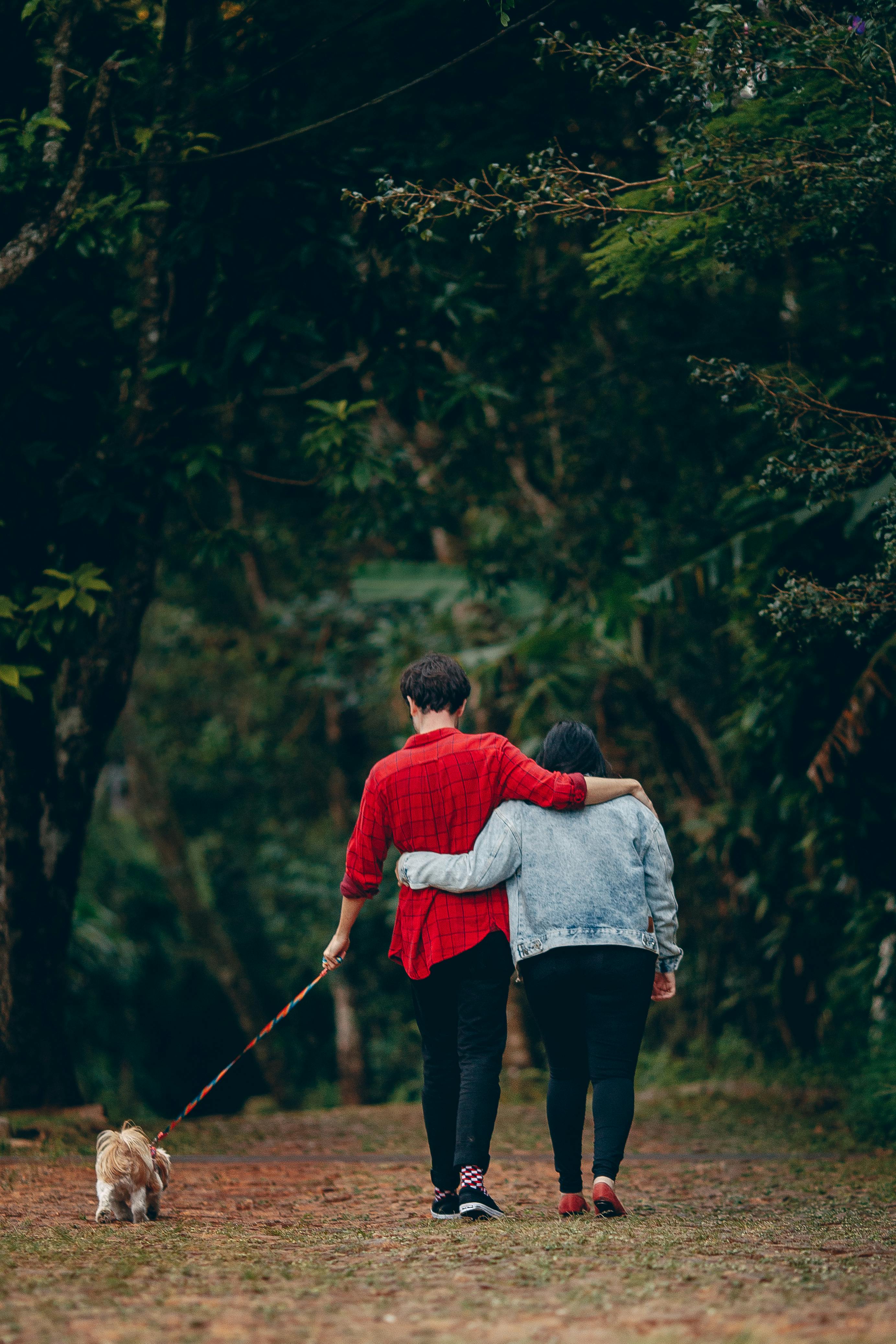 Couple spending quality time in the park | Source: pexels